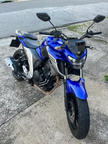Moto impecável