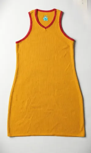 Vestido em linha Mostarda Veste 38/40 Seminovo