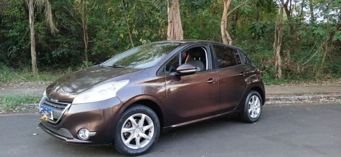 Peugeot 208 Allure 1.5 Flex 8V 5P 2015