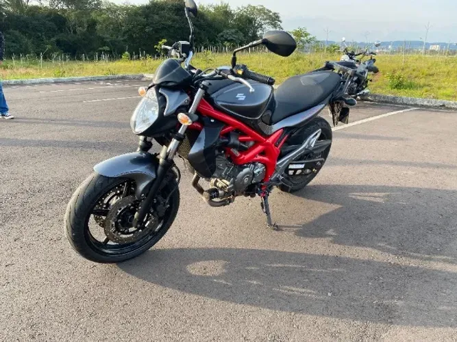 2016 Suzuki gladius 650 troco moto trail ou big trail (conforme descrição anuncio)