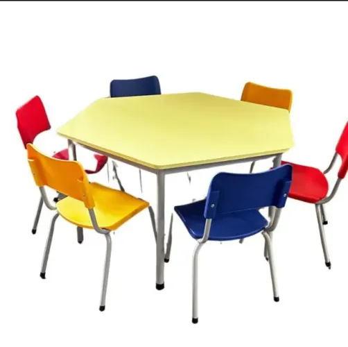 Mesa sextavada-com 06 cadeiras- tampo coloridos