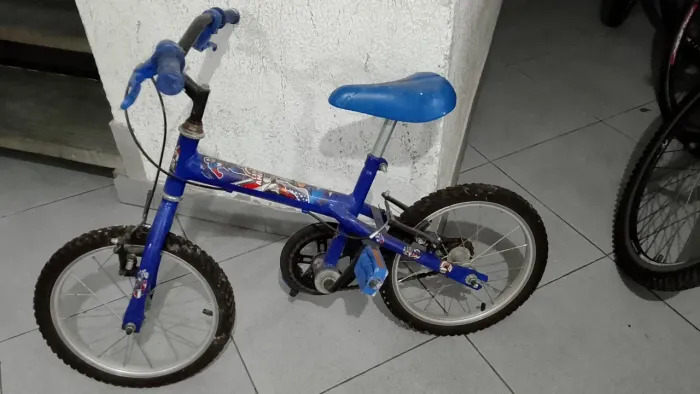 Bicicleta infantil menino