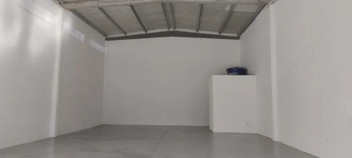 Alugo Galpão em Rua Principal, Novo