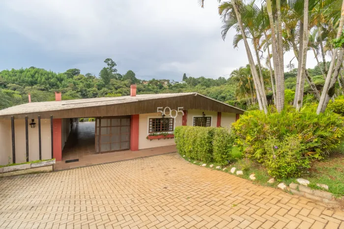 Chácara à venda no Condomínio Porta do Sol em Mairinque, com 238,70m² de área construída e