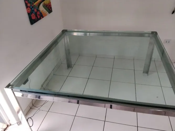 Mesa vidro e aço cromado R$ 1.200