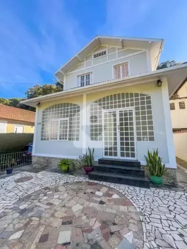 Casa à venda no centro com 4 quartos, 201,30m² - Petrópolis/RJ