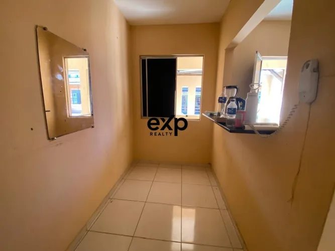 Casa de 2 andares em bairro perto de tudo