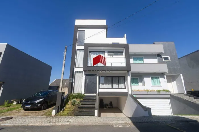 Sobrado em condomínio com 217,46m² 4 quartos, à venda, no bairro Pinheirinho em Curitiba