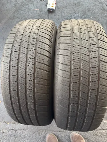 Par de Pneus Michelin X LT A/S 265/65R17, 65% vida útil