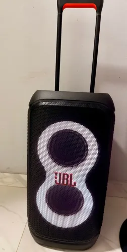 JBL PARTY BOX 320, 1 ano de uso, produto zero pouco usado, vai com caixa e nota fiscal.