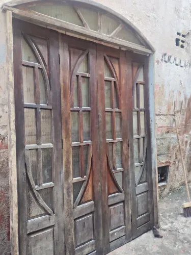 Porta Massaranduba, 1:60 de largura 2:30 altura.