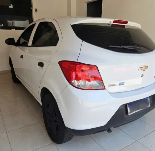 Chevrolet Onix JOY Hatch 1.0 8V Flex Mec. 4P 2018