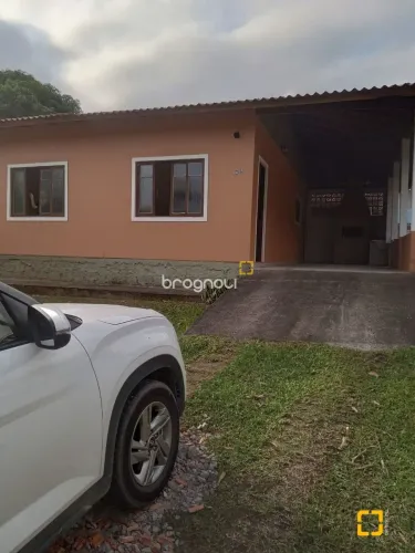 Brognoli Vende - Casa com Quintal em Ratones!