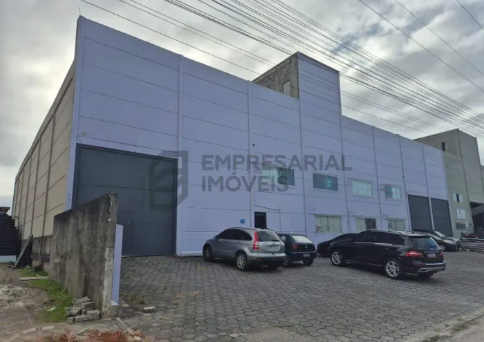 Galpão Industrial em Condomínio Fechado | 1.499 m² | 2 Docas Cobertas | Excelente Estrutur