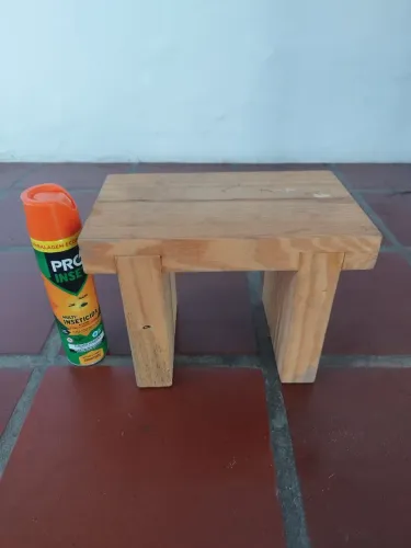 Banquinho de Madeira