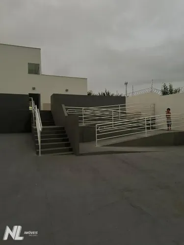 Prédio Comercial Novo com 15 Salas e 20 Vagas, a 5 Minutos do Aeroporto Centro