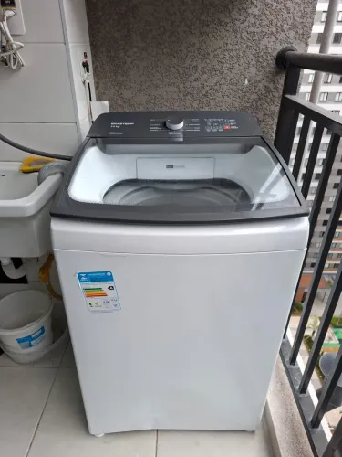 Máquina de lavar nova + capa + varal