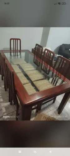 Mesa com 8 cadeiras