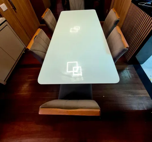 Mesa jantar vidro off white 6 lugares com cadeiras