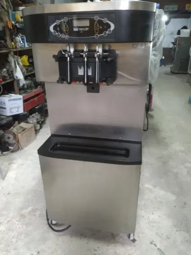 Vendo máquina Taylor 713 em ótimo estado 