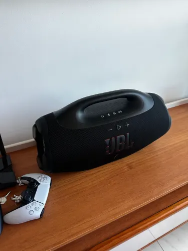 Boombox 4. Semi nova sem marcas de uso!  
