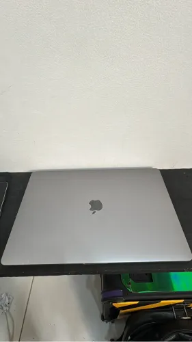 MacBook Pro 2018 - i9 32GB RAM / 1TB SSD