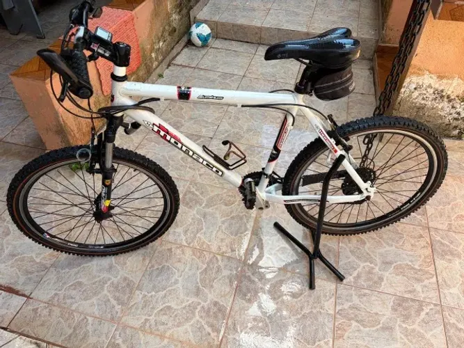 Bicicleta Montain Bike aro 26 Monako Shimano 21 marchas aluminio