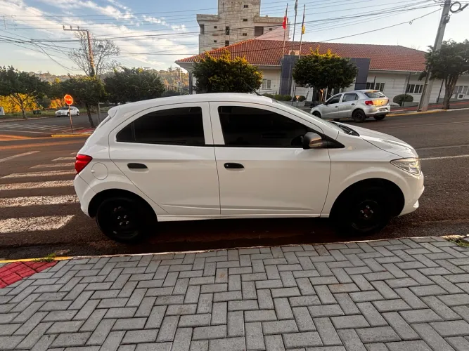 Chevrolet Onix Hatch LS 1.0 8V Flex Power Mec. 4P 2016