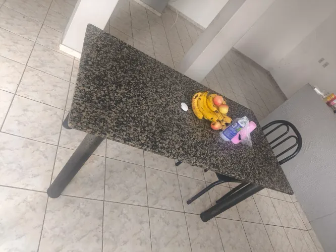 Mesa de Mármore com 6 cadeiras