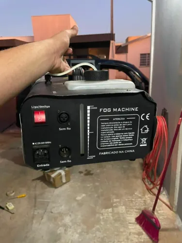 Máquina de Fumaça 1500W com 8 LEDs RGB e controle