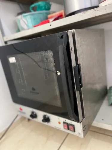 Forno PROGÁS elétrico com 4 assadeiras 