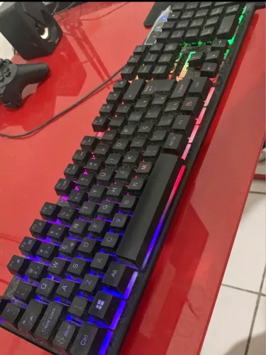 Teclado gamer semi mecânico RGB