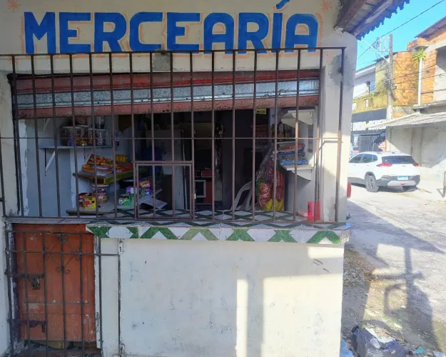 Alugo ponto comercial por 300 reais, na Feira grande do Bengui