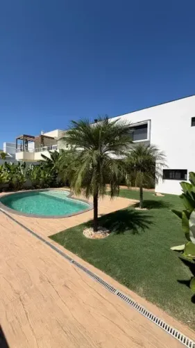 Sobrado para venda com 310 metros quadrados com 4 quartos