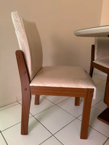 Mesa de jantar com cadeiras