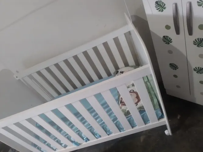 VENDE-SE BERÇO COM POUQUÍSSIMO TEMPO DE USO!