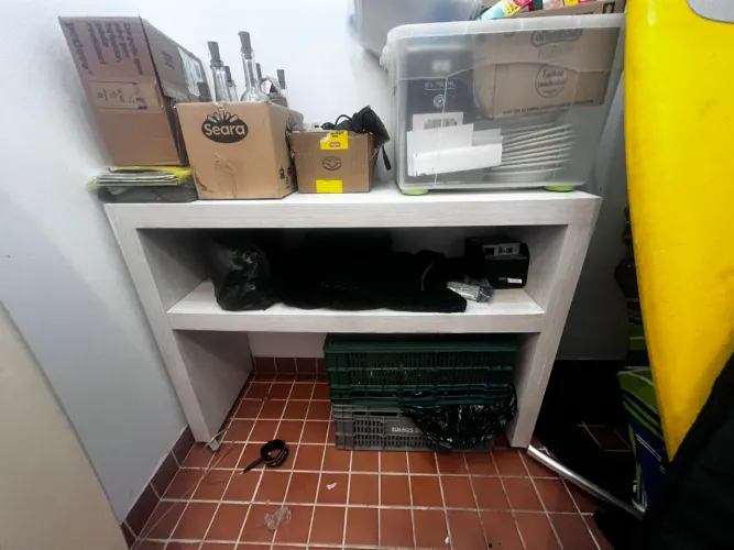 Aparador com rodinhas