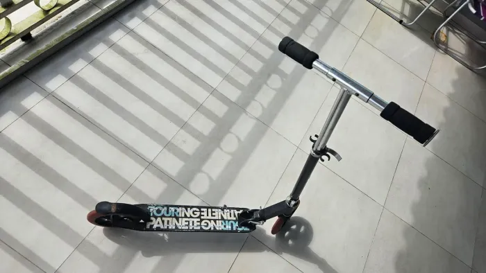 Vendo patinete (não elétrico). Uso adulto e infantil