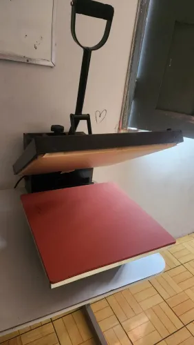 Prensa térmica nova, pouco tempo de uso