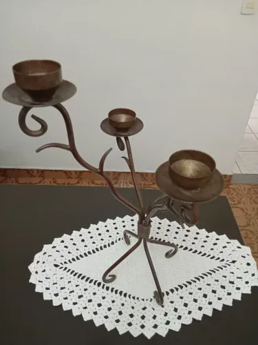 Castiçal de ferro antigo 