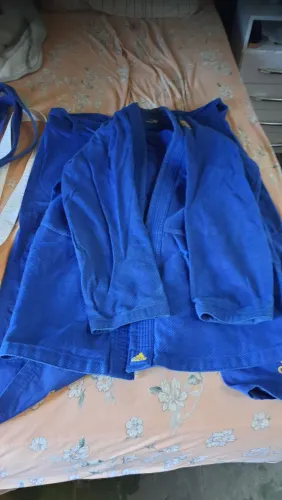Kimono de jiu-jitsu A3, pouquíssimo uso 