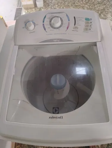 Máquina de lavar roupa Eletrolux 12 kilos