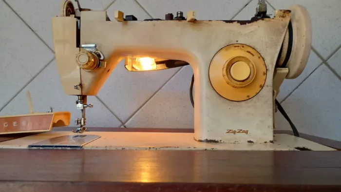 Estou vendendo uma máquina de costura