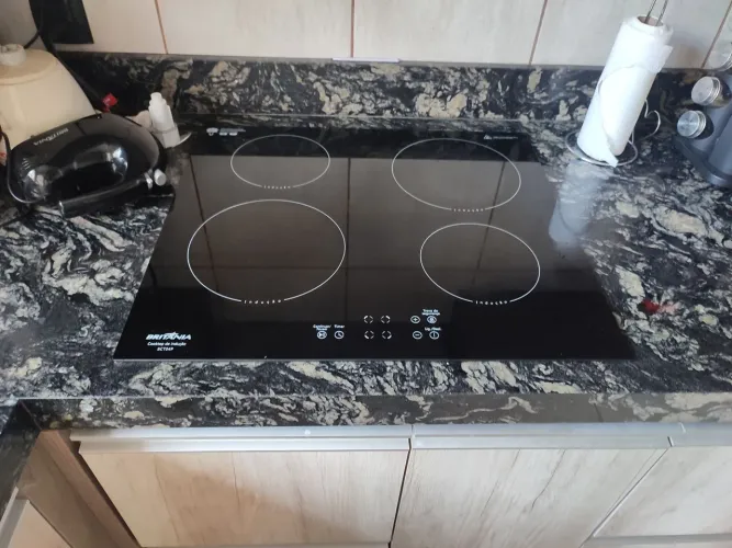2 Cooktop de Indução Britânia 4 bocas com defeito