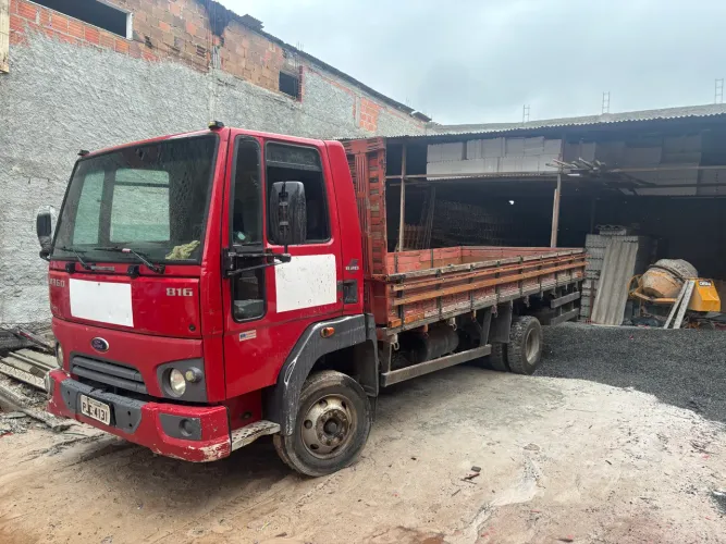 Ford cargo 816 2014/2015 63000km rodados , nunca se envolveu em acidentes.