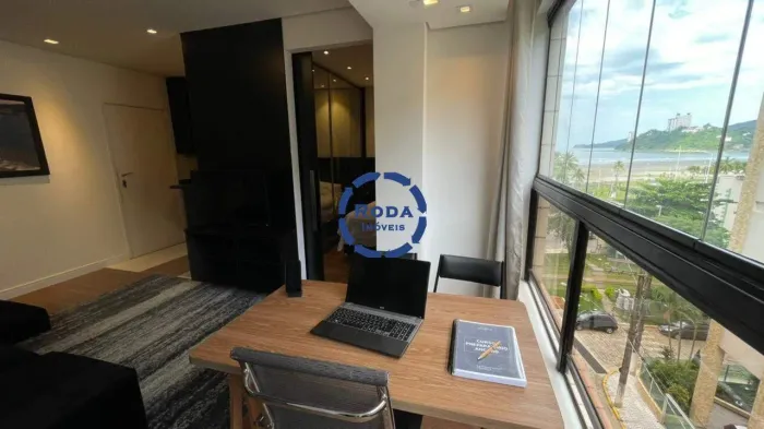 Flat 1 dormitório, vista mar na praia do Itararé, São Vicente (SP).