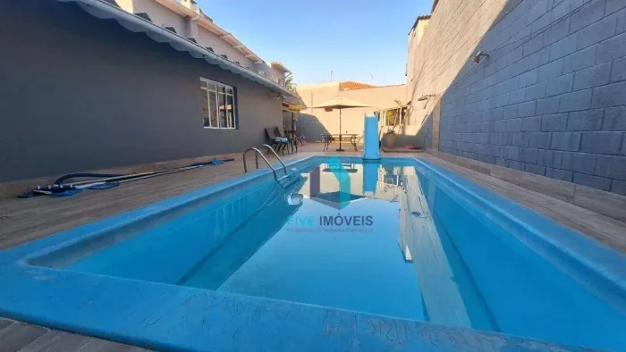 Casa com piscina a venda Jd. Consórcio