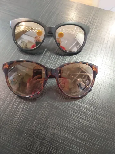 Óculos Guess e Tom Hilfiger
