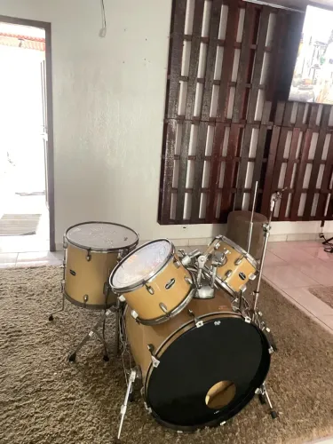 Vendo bateria sem pratos