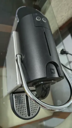 Cafeteira Espresso Nespresso 110V. FABRICADO na SUÍÇA. Com defeito.